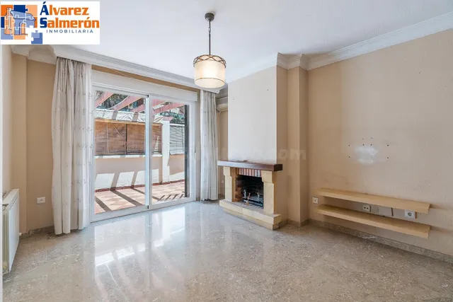 ADOSADA EN URBANIZACIÓN EN HUETOR VEGA — 5