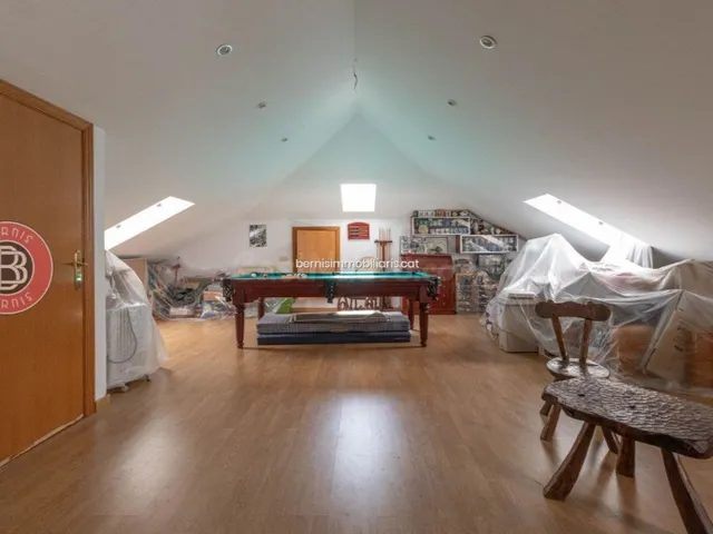 Chalet 5 habitaciones 238m² en venta - Carretera Igualada — 5