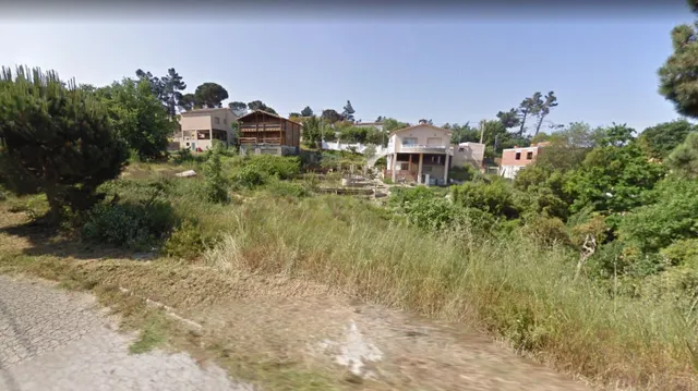 Parcela edificable de 853m2 en la Urbanización Montbarbat co - foto 2