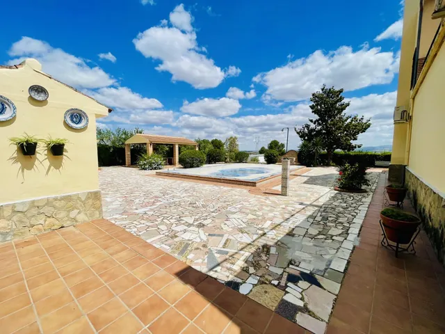 CASA DE CAMPO CON PARCELA CERCA DE ANTEQUERA BUSCA PROPIETAR - foto 3