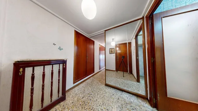 Piso de 77 m2 útiles. Distribuidos en tres dormitorios, salón, cocina, baño y zona de aparcamiento en la parte interior de la urbanización — 21