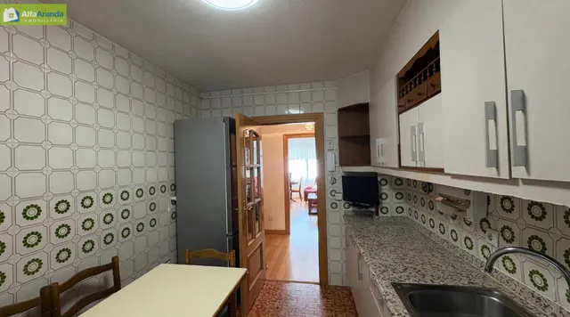 PISO REFORMADO 4 DORMITORIOS Y PLAZA DE GARAJE INCLUIDA — 25