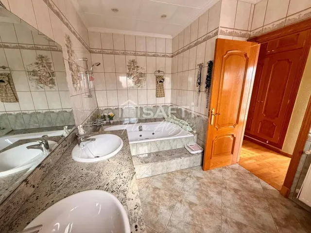 Preciosa casa en urbanización Masnou - foto 2