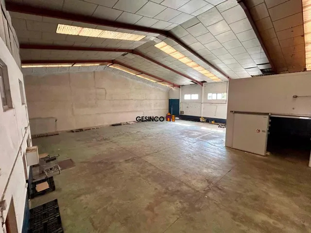 NAVE INDUSTRIAL JUNTO AL MERCADO DE ABASTOS — 6