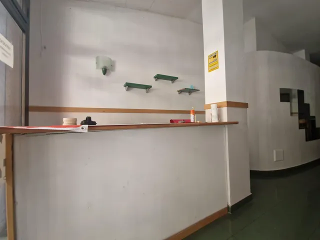Local comercial en buen estado – Ideal para bar o cafetería — 11
