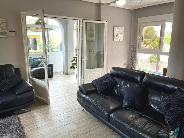 Villa independiente totalmente renovada con apartamento independiente y piscina en La Zenia!!! — 27