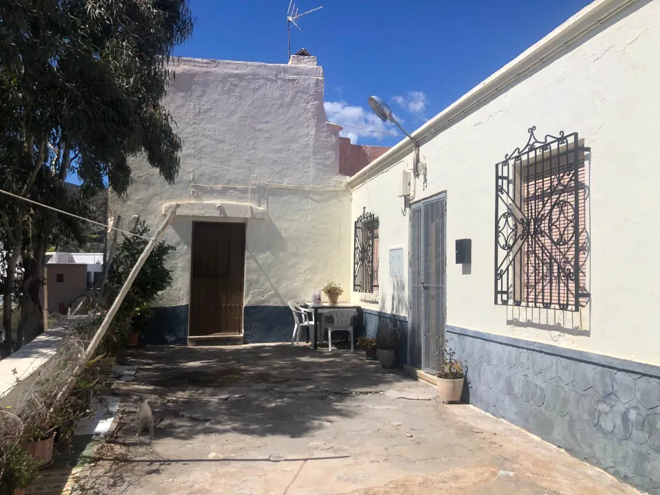 MAGNIFICA CASA EN LA ALQUERIA MUY AMPLIA CON JARDIN Y GARAJE