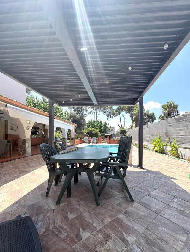 Torre con piscina en parcela llana de 845m2 — 8