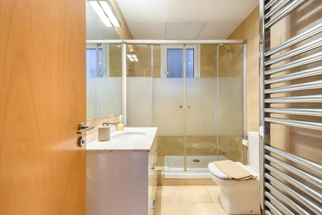 PISO ALTO CON BALCÓN/TERRAZA Y TRES PIEZAS EXTERIORES EN EL EIXAMPLE — 29