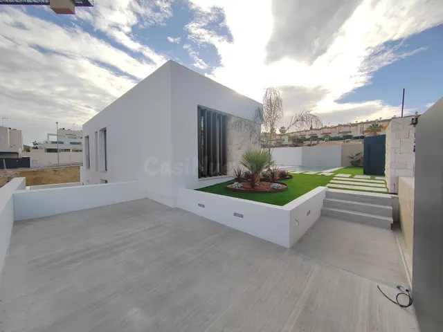 LLAVE EN MANO 2024 FANTASTICA VILLA INDEPENDIENTE EN CIUDAD  - foto 4