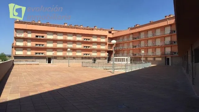 Oportunidad Única: Plaza de Parking en Medina de Pomar por S - foto 2