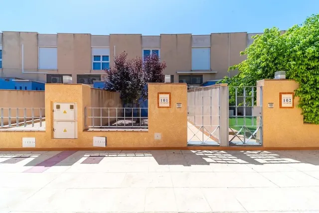 Exclusivo adosado con piscina privada y vistas al mar a solo 200 metros de la playa en Aguamarina – Orihuela Costa — 8
