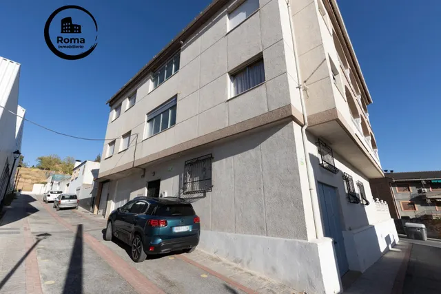 Edificio con dos viviendas en Jun — 20