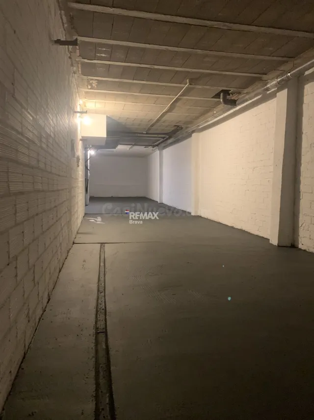 Roses | Amplio garaje de 70 m2 con capacidad para varios veh - foto 2