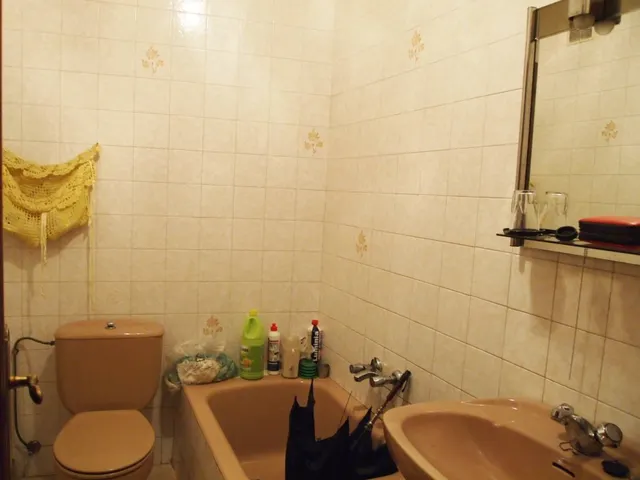 ENTREPLANTA ACONDICIONADA COMO PELUQUERÍA EN EL CENTRO DE PONFERRADA — 3