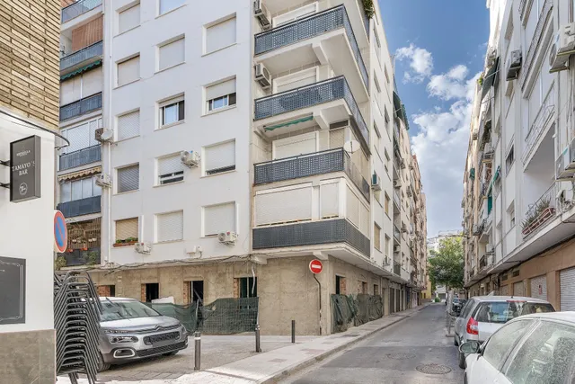 PISO JUNTO CAMINO DE RONDA — 36