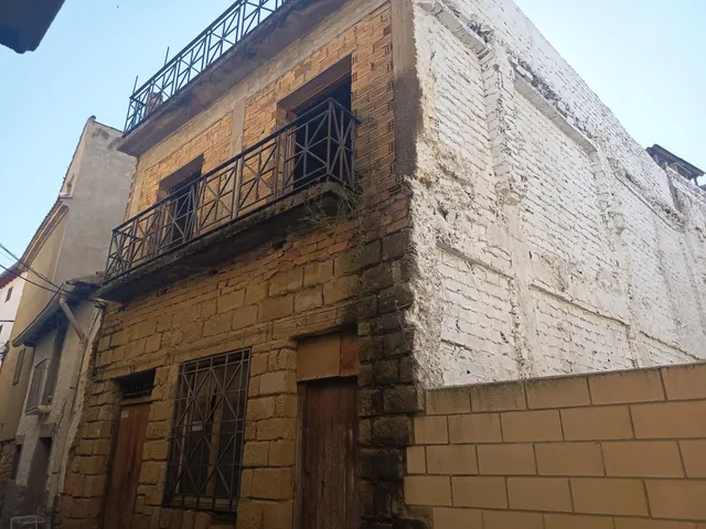 Edificio en Carcastillo. — 30