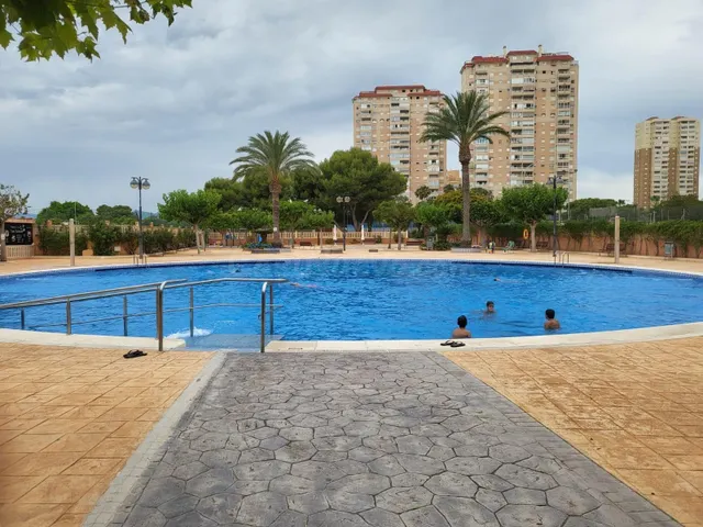 PRIMERA LÍNEA DE PLAYA EN ALICANTE: DISFRUTA DEL MAR, LA BRI