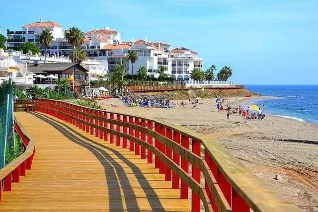 PRIMERA PLANTA, ORIENTACIÓN SUR Y VISTAS AL MAR, CERCA DE LA PLAYA. — 39