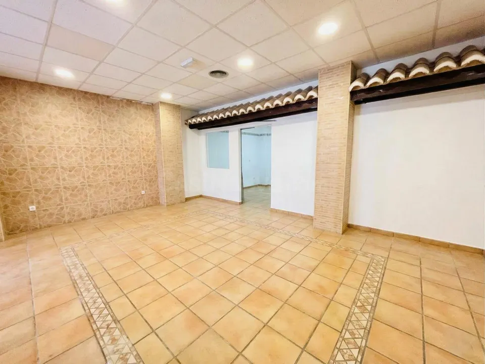 SE VENDE LOCAL COMERCIAL !!INMEJORABLE UBICACIÓN!!