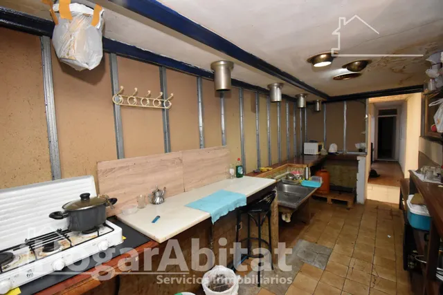 AMPLIA CASA PARA REFORMAR CON 7 DORMITORIOS EN EL CENTRO — 21