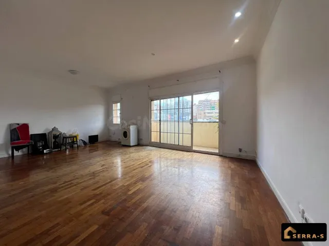 Amplio y luminoso piso con balcón en el centro de Granollers - foto 3