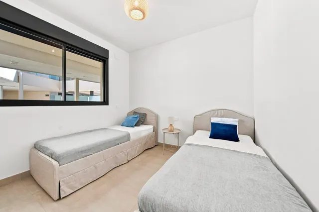 EXCLUSIVO APARTAMENTO DE 2 DORMITORIOS CON VISTAS PANORÁMICAS AL MAR – CARVAJAL, FUENGIROLA — 10