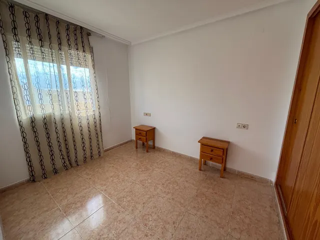 Ático de 2 dormitorios y 2 baños con piscina y parking a 550 metros del mar — 13