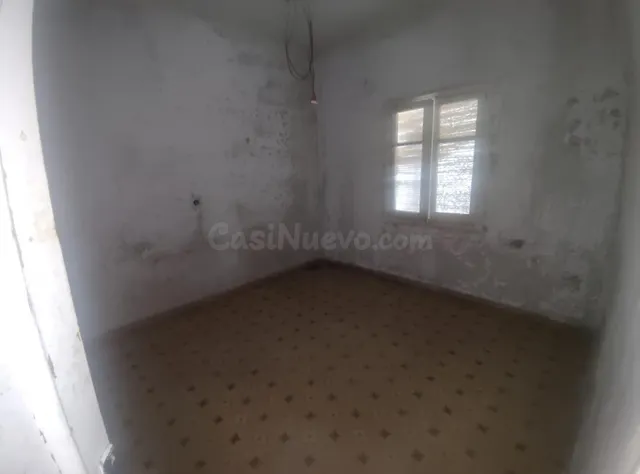 Gran casa en el centro del pueblo, 3plantas, 10hab. - foto 5