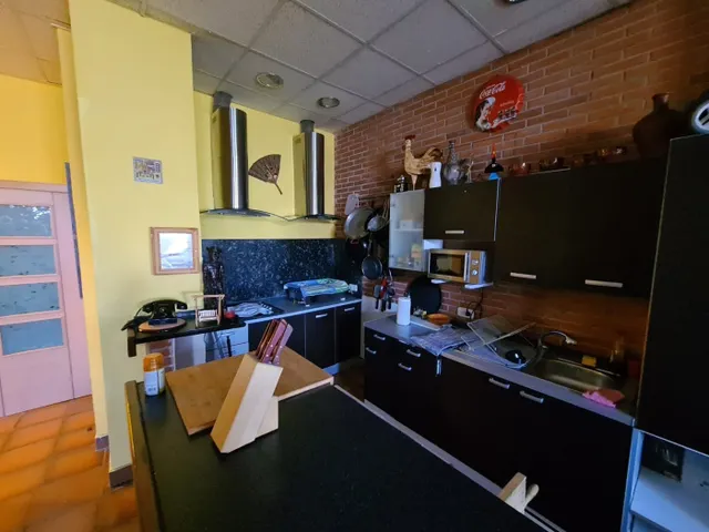 SE VENDE LOCAL EN EL CENTRO, ACONDICIONADO COMO MERENDERO, A - foto 4