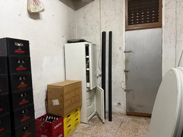 SE VENDE LOCAL TOTALMENTE INSTALADO PARA BAR — 23