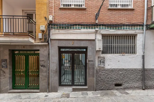 Piso 4 dormitorios en C/ San Juan de Dios de Granada. — 28