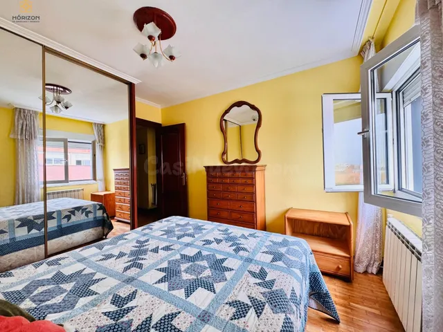 Piso en venta en El Coto, Gijón - foto 3