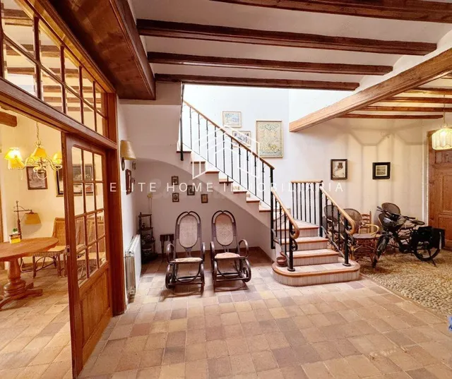 CASA SEÑORIAL CON ENCANTO EN PERFECTO ESTADO DISPONIBLE PARA