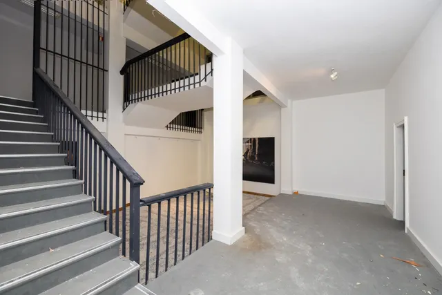 Local comercial con casi 1000 m2 en plena Gran via de Granada. Oportunidad única y exclusiva — 25