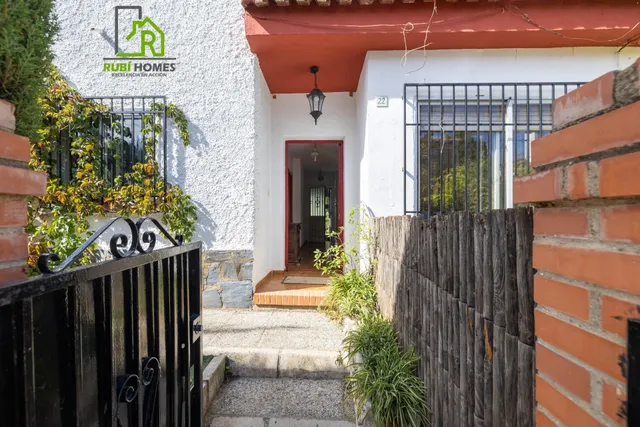 Preciosa casa en Ogíjares con piscina y jardín - foto 3