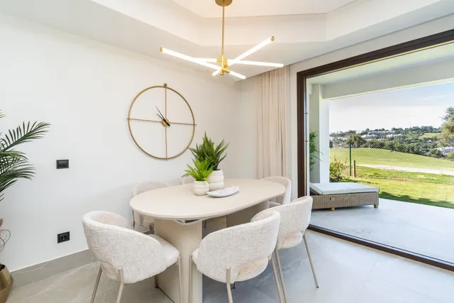 Un nuevo proyecto en La Cala Resort compuesto por 26 amplios adosados en primera línea de golf con vistas panorámicas sobre el residencial y el valle de Mijas. — 22