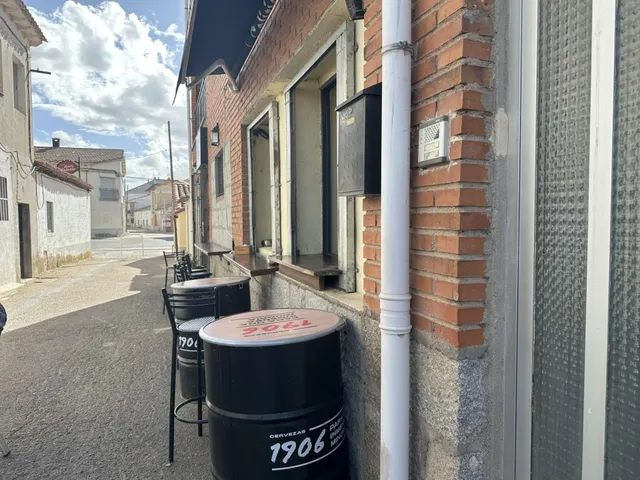 Bar reformado, con licencia de pub, San Pedro del Arroyo — 19