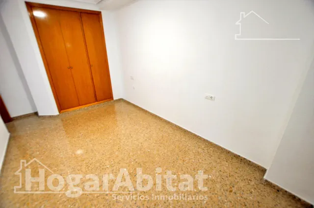 AMPLIO CON GARAJE Y ASCENSOR JUNTO HOSPITAL PESET — 13