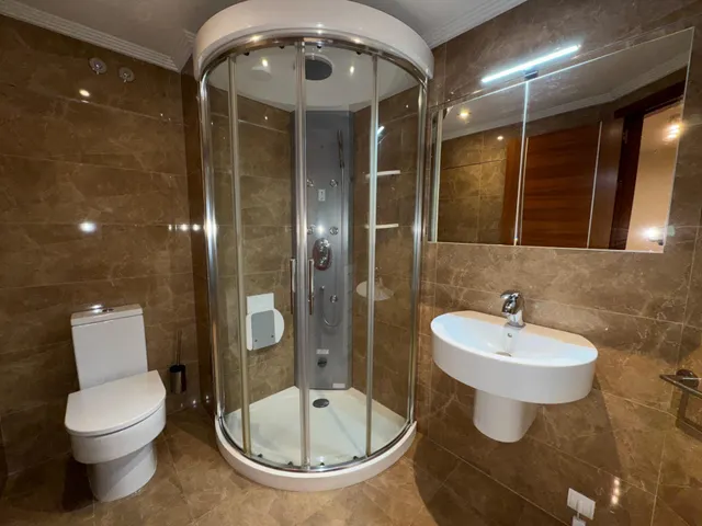 VENTA: Amplio y Moderno Piso en el Corazón de Ponferrada — 10
