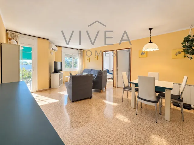 PISO MUY SOLEADO (4 DORMITORIOS, 2 BAÑOS, BALCÓN) DOBLE ASCE - foto 2