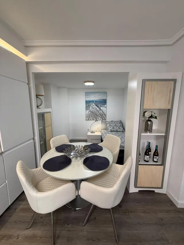 Apartamento reformado con terraza, Alicante, Torrevieja. 2 habitaciones, 50 m2, a 450 metros del mar — 14