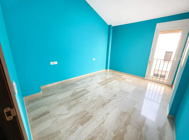 Casa adosada en venta en Utrera – 4 dormitorios, sótano y amplio espacio familiar — 10