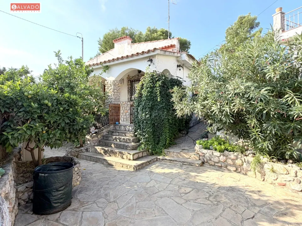 ¡casa independiente de una planta totalmente reformada a 750 m del paseo marítimo de Segur de Calafell!