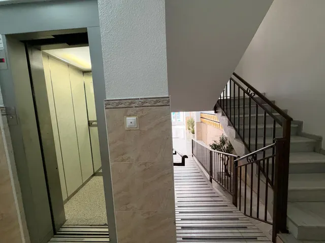 ¡Apartamento de tres dormitorios y amplia terraza al sur cerca de la playa, en Avenida de Habaneras! Torrevieja — 27