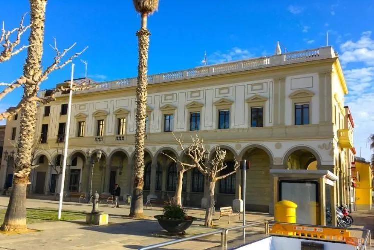 VIVIENDA UNICA EN EDIFICIO EMBLEMATICO NEOCLASICO EN VILASSAR DE MAR