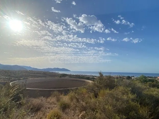 Terreno con vistas panorámicas al mar