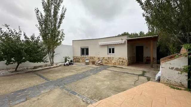 Finca rústica con placas solares y pozo en Garrapinillos, Zaragoza. — 12