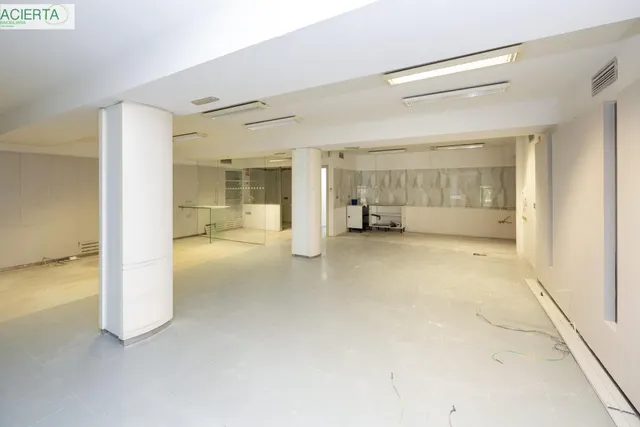 Local comercial con casi 1000 m2 en plena Gran via de Granada. Oportunidad única y exclusiva — 7