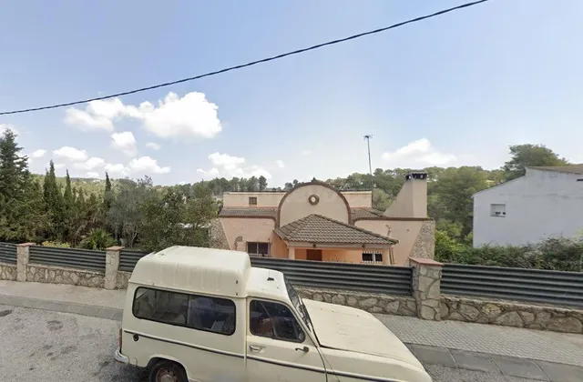 Se vende Casa OKUPADA en Calle Bosc Dels Palillos 7 Olesa de - foto 2